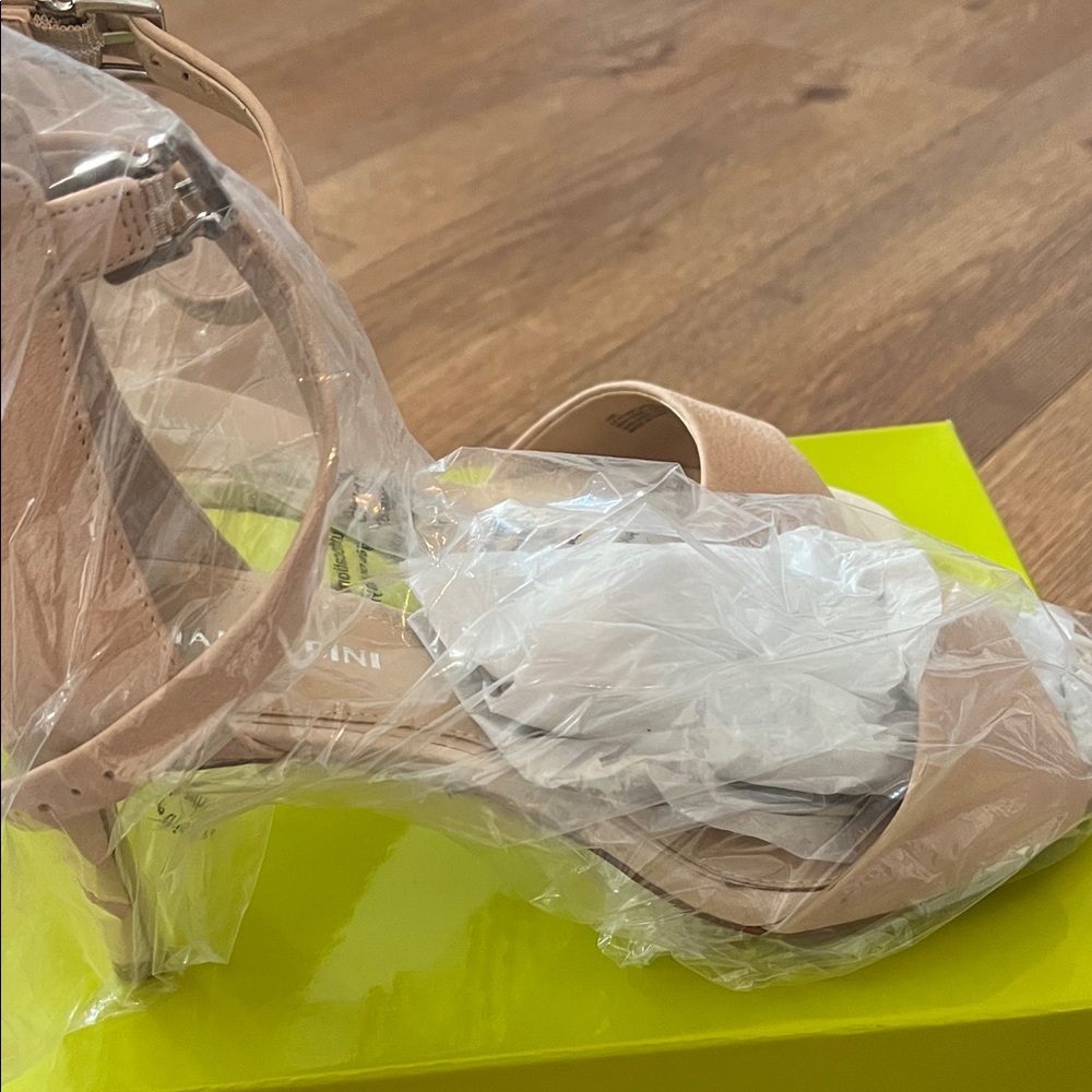 Gianni Bini Nude Ankle Strap Heels NIB - Picture 3 of 4